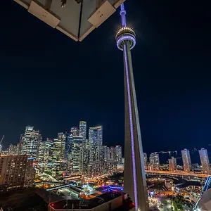 Designer W/ Cn Tower View & Parking Apartment