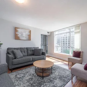 Spacious 2 Bedroom Den, 2 Bath, Sleeps 5 With Balcony And Lakeview Downtown Apartment