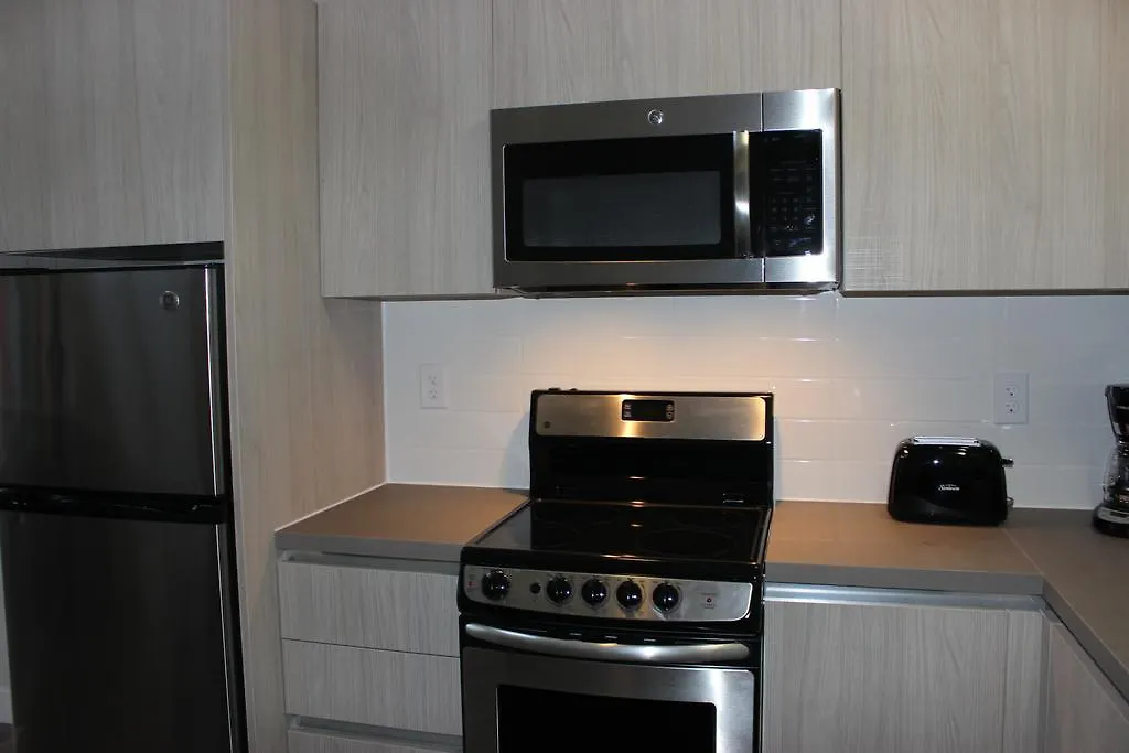 Living Suites Toronto - Queens Park Apartment