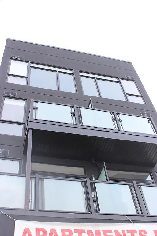 Living Suites Toronto - Queens Park Apartment