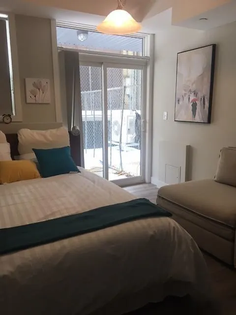 Living Suites Toronto - Queens Park Canada