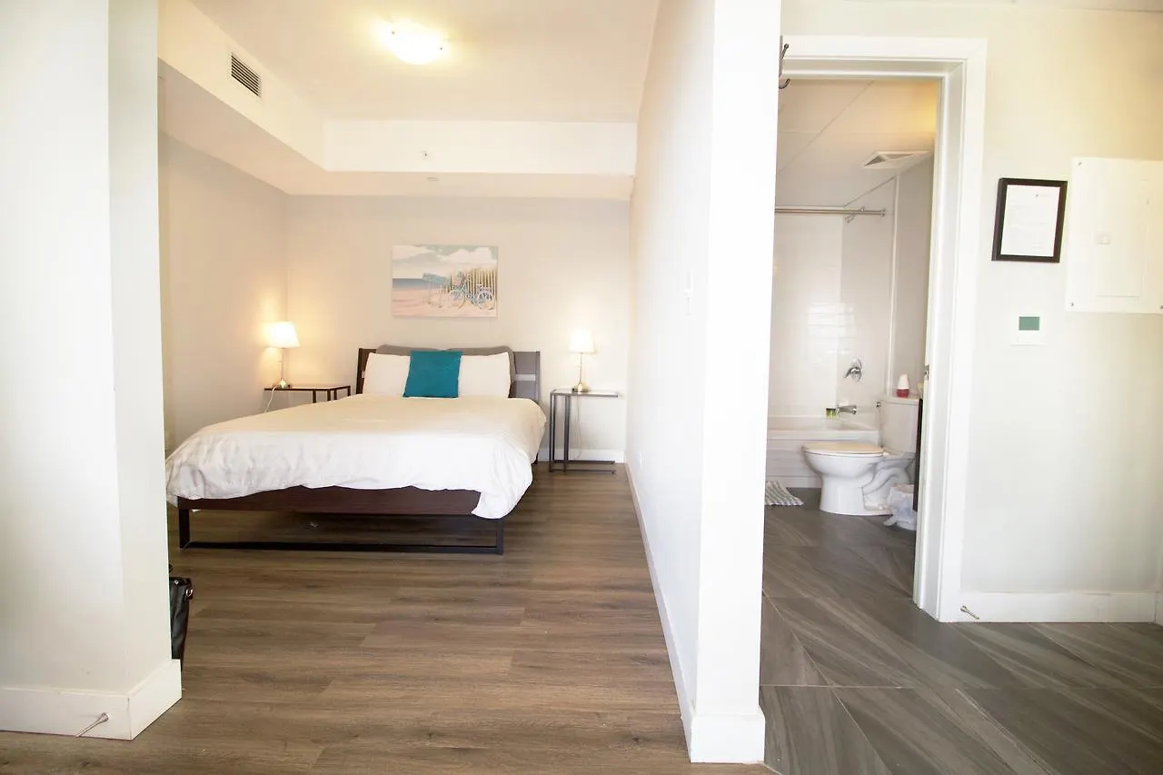 Living Suites Toronto - Queens Park Apartment